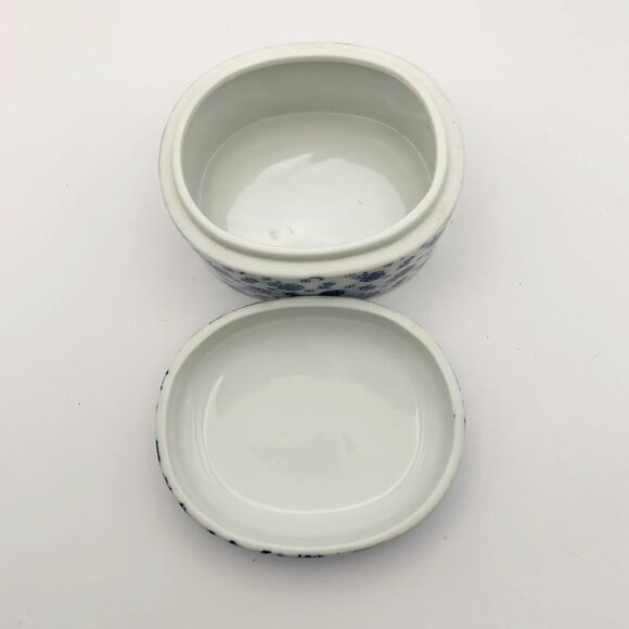 Vintage I.W. Rice & Co. Inc. Blue & White Floral Small Lidded Dish - Picture 4 of 9